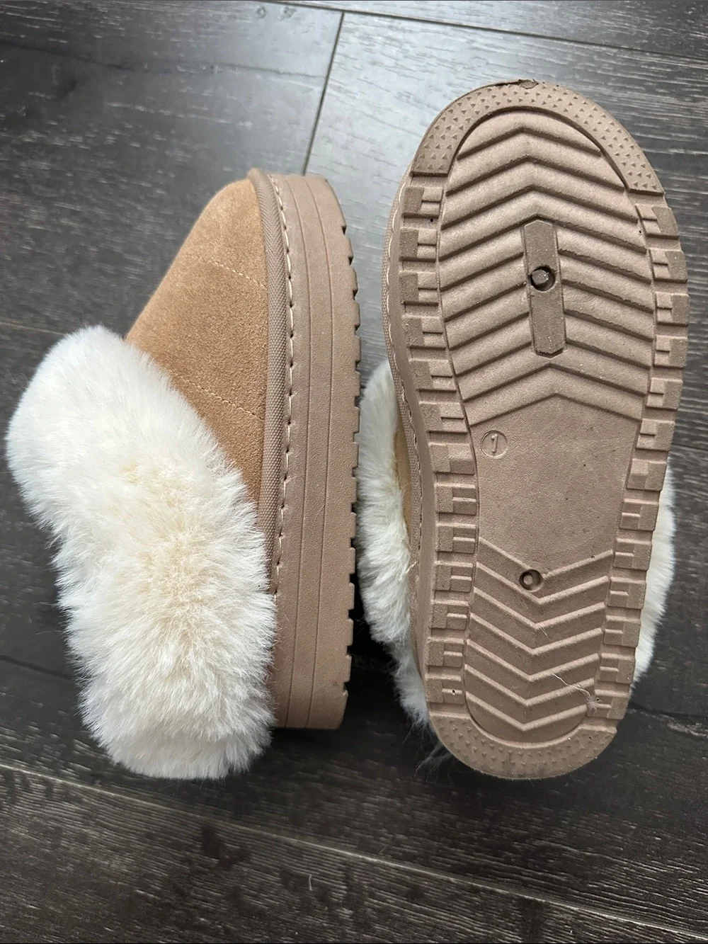 Aspen Kids Moccasin Slippers - Tan with Cream Fur